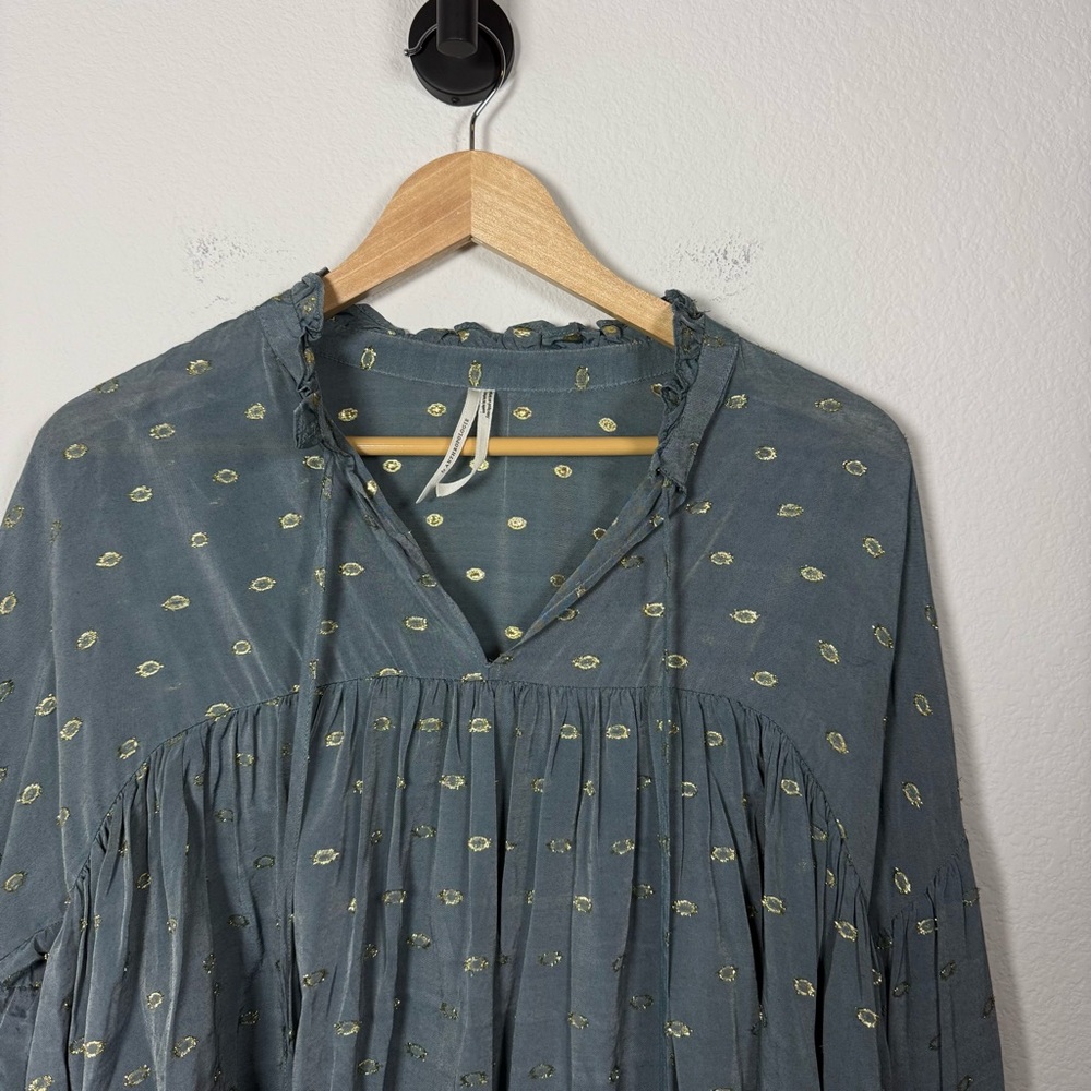 By Anthropologie Women’s Ruffled Peasant Blouse in Blue/Gold Metallic M - Picture 10 of 16